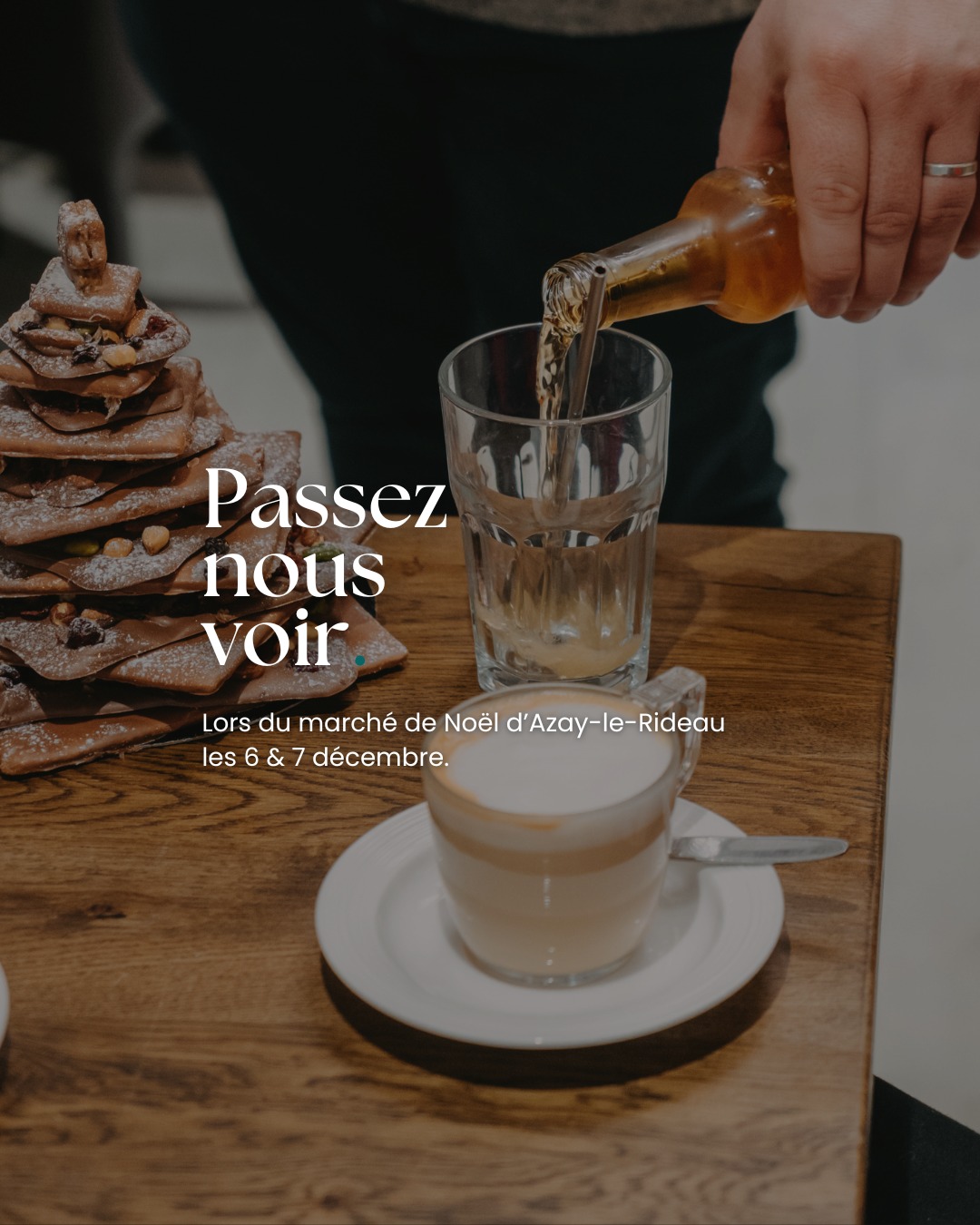 𝗟𝗲 𝗠𝗮𝗿𝗰𝗵𝗲 𝗱𝗲 𝗡𝗼𝗲𝗹 𝗱’𝗔𝘇𝗮𝘆-𝗹𝗲-𝗥𝗶𝗱𝗲𝗮𝘂 𝗮𝗽𝗽𝗿𝗼𝗰𝗵𝗲 𝗲𝘁 𝗕𝗶𝘀𝗰𝘂𝗶𝘁𝗵𝗲 𝘀𝗲𝗿𝗮 𝗱𝗲 𝗹𝗮 𝗳𝗲𝘁𝗲 🎄✨

Les 6 et 7 décembre, Azay se transforme en véritable village enchanté :
des animations partout dans les rues, une ambiance magique et le château gratuit le dimanche, paré de ses plus belles décorations de Noël 🎁🏰❤️

Bonne nouvelle : Biscuithé sera ouvert tout le week-end !

L’occasion parfaite pour faire une pause gourmande entre deux stands, savourer une pâtisserie maison, repartir avec vos biscuits préférés, ou vous réchauffer autour d’une boisson chaude ☕️❤️

On vous attend nombreux pour partager un moment tout doux au cœur de la magie de Noël au 25 rue Gambetta ✨