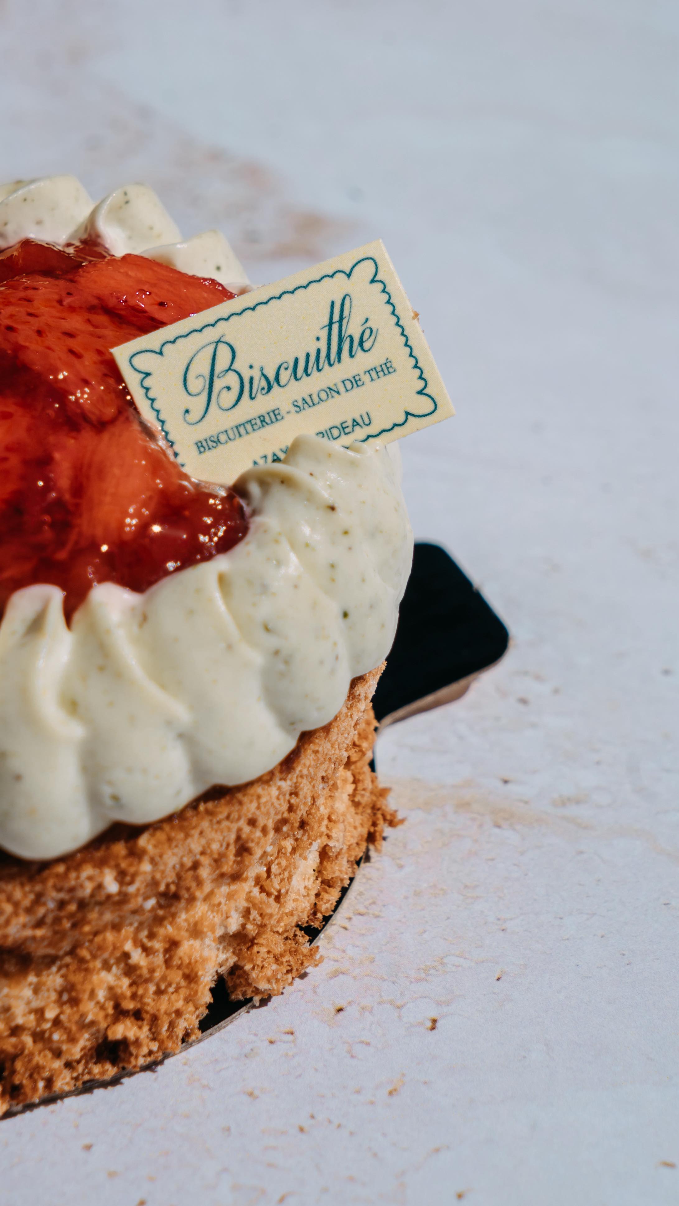 Chacune de nos pâtisseries est un bijou de savoir faire artisanal ❤️

Tous nos produits sont confectionnés chaque jour par Paloma et Mathilde dans notre atelier situé à l’étage de la boutique 🥰

𝐍𝐨𝐬 𝐜𝐨𝐮𝐩𝐬 𝐝𝐞 𝐜𝐨𝐞𝐮𝐫 𝐩𝐨𝐮𝐫 𝐥𝐚 𝐟𝐢𝐧 𝐝𝐞 𝐥’𝐞́𝐭𝐞́ ? 𝐿𝑒𝑠 𝑡𝑎𝑟𝑡𝑒𝑙𝑒𝑡𝑡𝑒𝑠 𝑎𝑏𝑟𝑖𝑐𝑜𝑡/𝑟ℎ𝑢𝑏𝑎𝑟𝑏𝑒, 𝑓𝑟𝑎𝑖𝑠𝑒/𝑏𝑎𝑠𝑖𝑙𝑖𝑐 𝑒𝑡 𝑐𝑒𝑙𝑙𝑒 𝑎̀ 𝑙𝑎 𝑓𝑟𝑎𝑚𝑏𝑜𝑖𝑠𝑒𝑠 🍓

À déguster sur place ou à emporter chez Biscuithé 📍