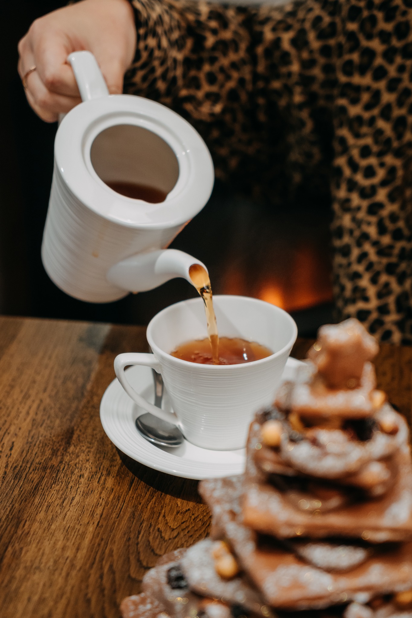 Comme Altio, venez profiter d’un dernier moment de douceur en 2025 chez Biscuithé ❤️

(𝘖𝘶𝘪, 𝘤’𝘦𝘴𝘵 𝘯𝘰𝘵𝘳𝘦 𝘧𝘢𝘤𝘰𝘯 𝘥𝘦 𝘷𝘰𝘶𝘴 𝘱𝘳𝘦𝘴𝘦𝘯𝘵𝘦𝘳 𝘭’𝘢𝘥𝘰𝘳𝘢𝘣𝘭𝘦 𝘣𝘰𝘶𝘷𝘪𝘦𝘳 𝘣𝘦𝘳𝘯𝘰𝘪𝘴 𝘢𝘥𝘰𝘱𝘵𝘦 𝘱𝘢𝘳 𝘔𝘢𝘵𝘩𝘪𝘭𝘥𝘦 𝘦𝘵 𝘔𝘪𝘤𝘬𝘢𝘦𝘭 𝘤𝘦𝘵𝘵𝘦 𝘢𝘯𝘯𝘦𝘦 🫣)

Pour rappel, nous serons ouverts de 09h30 à 12h30 et de 14h à 17h le 31 décembre et fermé le 1er janvier 😉 On vous attend au 25 rue Gambetta 📍