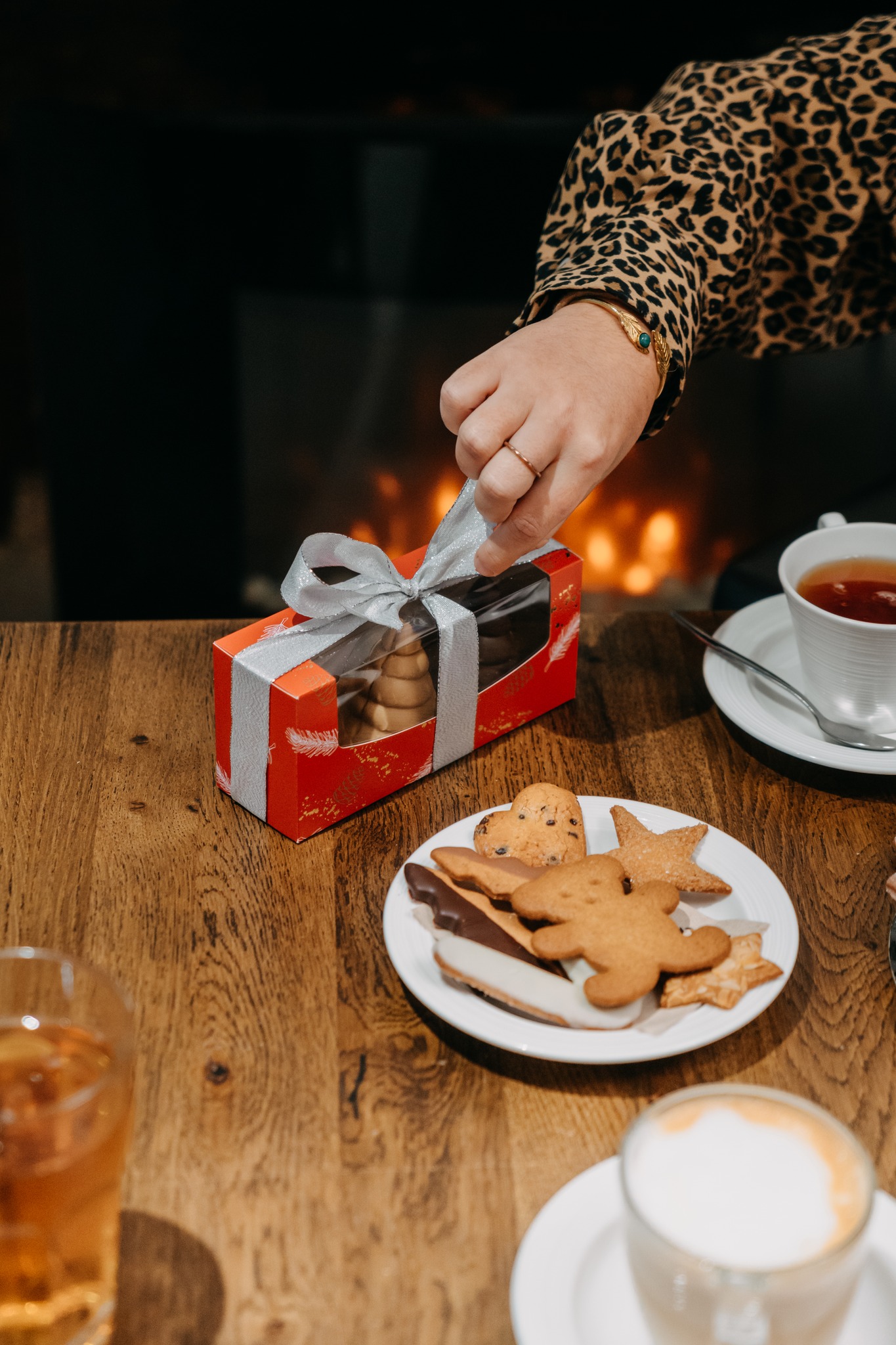 🎁 𝗜𝗱𝗲𝗲 𝗰𝗮𝗱𝗲𝗮𝘂 𝗱𝗲 𝗱𝗲𝗿𝗻𝗶𝗲𝗿𝗲 𝗺𝗶𝗻𝘂𝘁𝗲 ? 𝗢𝗻 𝗮 𝗰𝗲 𝗾𝘂’𝗶𝗹 𝘃𝗼𝘂𝘀 𝗳𝗮𝘂𝘁 !

Notre trio de sapins au praliné est officiellement LA petite douceur qui fait fondre tout le monde. Croquants, gourmands, joliment emballés : c’est le cadeau parfait pour faire plaisir sans se tromper 🥰

💛 Pour venir chercher vos petites merveilles pralinées :
⏰ 𝗛𝗼𝗿𝗮𝗶𝗿𝗲𝘀 𝘀𝗽𝗲𝗰𝗶𝗮𝘂𝘅 𝗹𝗲𝘀 𝟮𝟰 & 𝟯𝟭 𝗱𝗲𝗰𝗲𝗺𝗯𝗿𝗲
👉 09h30 – 12h30 / 14h – 17h

Le 25 décembre et le 1er janvier, la boutique prendra aussi sa petite pause de fêtes ✨

Rendez-vous au 25 rue Gambetta à Azay-le-Rideau 📍